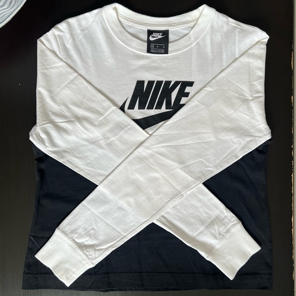 NIKE | Black and White Long Sleeve - Picture 3 of 5